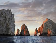 开云下载-沉默杀手，乔治东决关键夜攻防两端的统治艺术