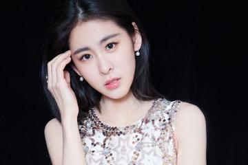 开云体育平台APP-布克42分力挽狂澜，76人压哨绝杀山西队引爆全场！