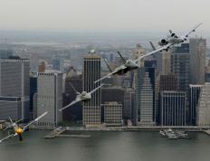 开云体育在线-极速与红蓝的碰撞，当F1争冠战在洪都拉斯变成国家德比