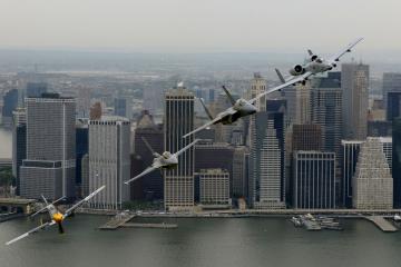 开云体育在线-极速与红蓝的碰撞，当F1争冠战在洪都拉斯变成国家德比