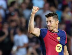 开云体育在线-土耳其逆转拜仁，莱万统治全场