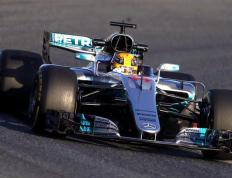 开云体育app-红牛二队碾压阿斯顿马丁，汉密尔顿刷新纪录