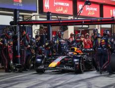 开云官网-红牛车队险胜索伯车队，塞恩斯带队取胜