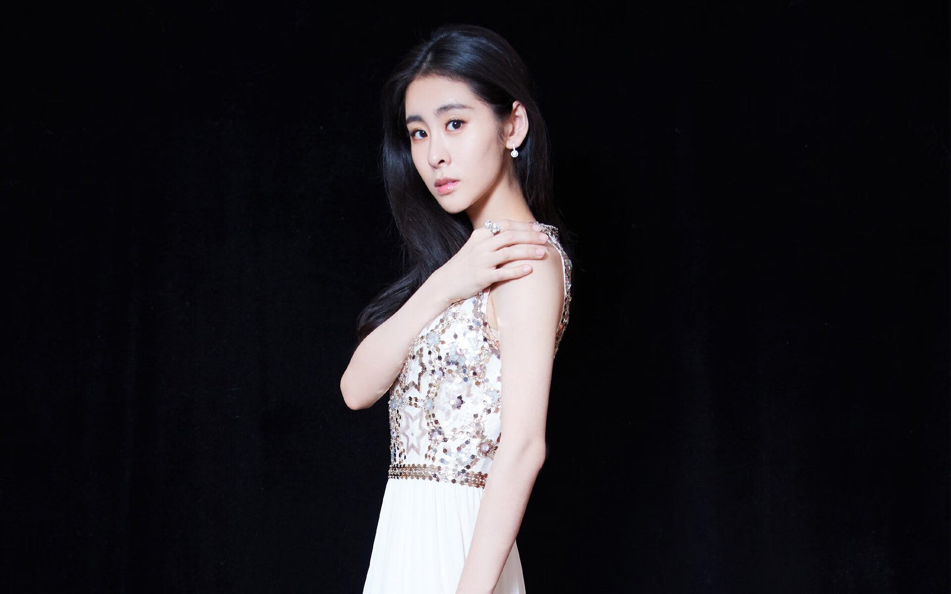 开云平台-双线战场的破晓,当凯恩冲破心魔时,F1引擎正在巴林轰鸣