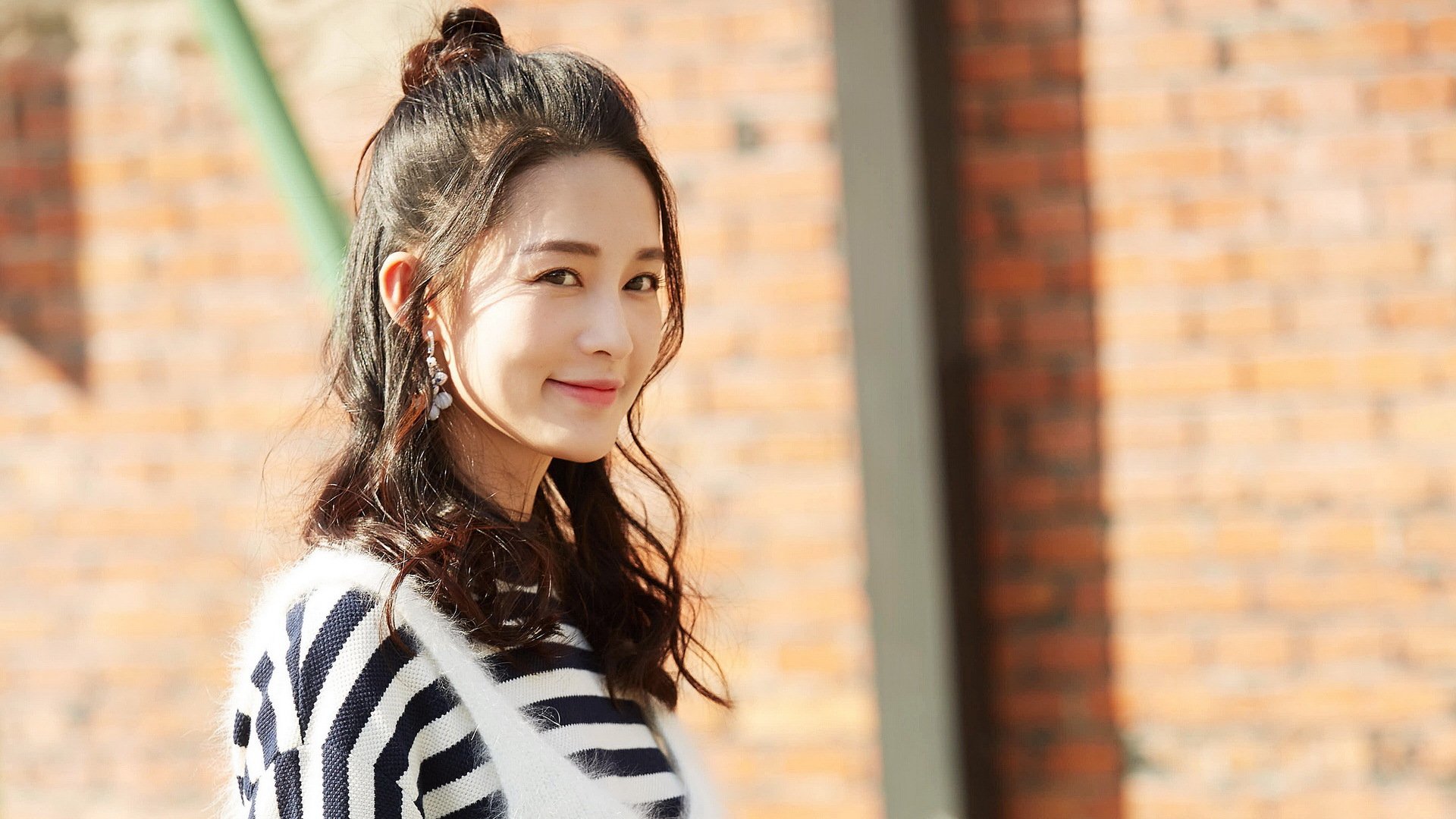 开云APP-菲尼克斯之光！布克压哨三分+杜兰特决胜中投，太阳悬崖边险胜马刺