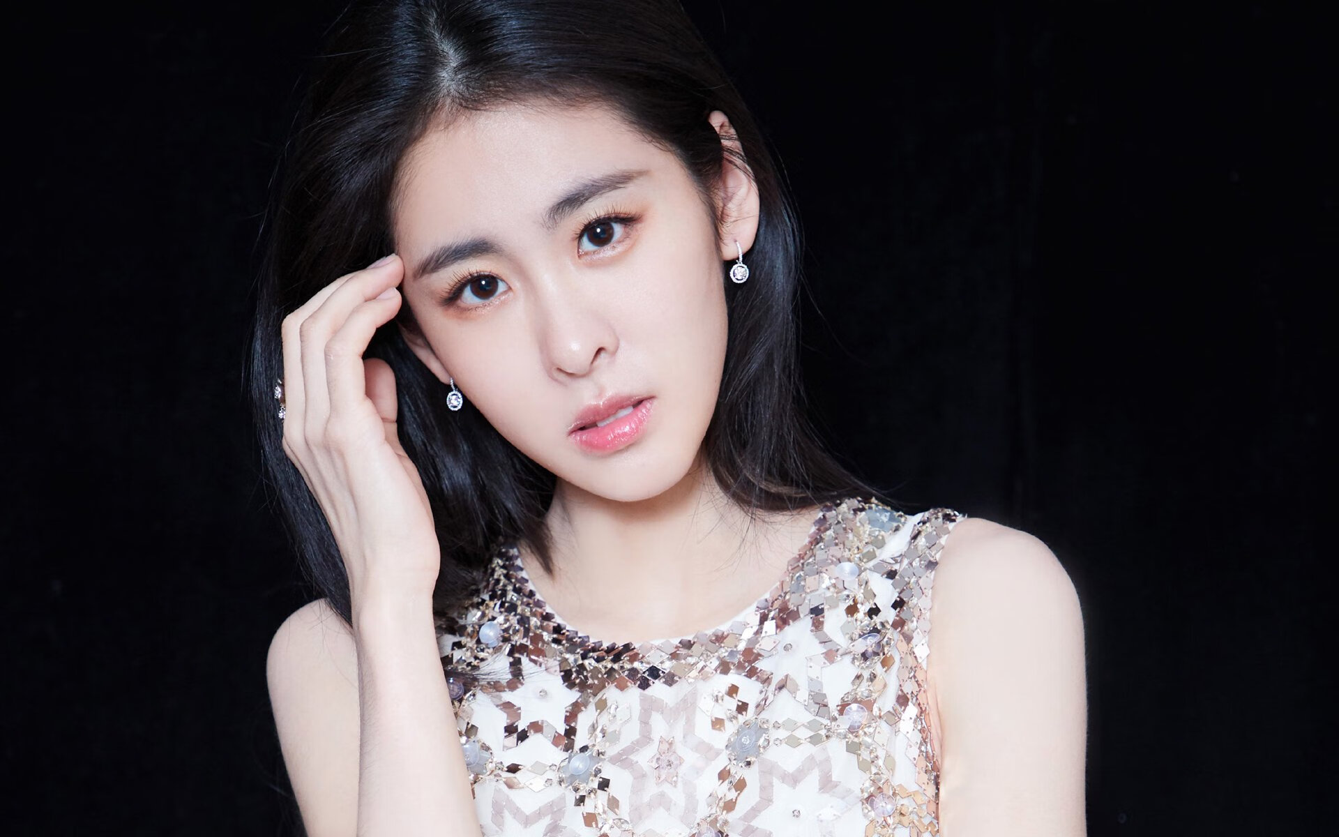 开云体育平台APP-布克42分力挽狂澜，76人压哨绝杀山西队引爆全场！