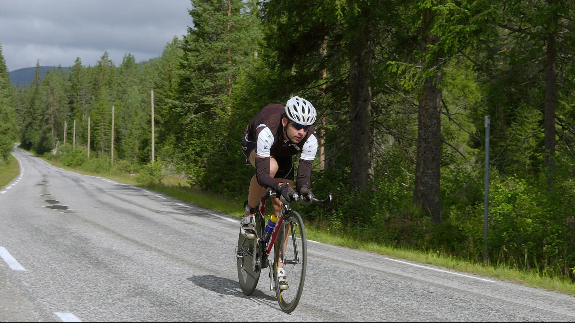 开云体育平台APP-撕裂剧本的足球之夜,当里昂打穿卡塔尔,本泽马在德比接管比赛