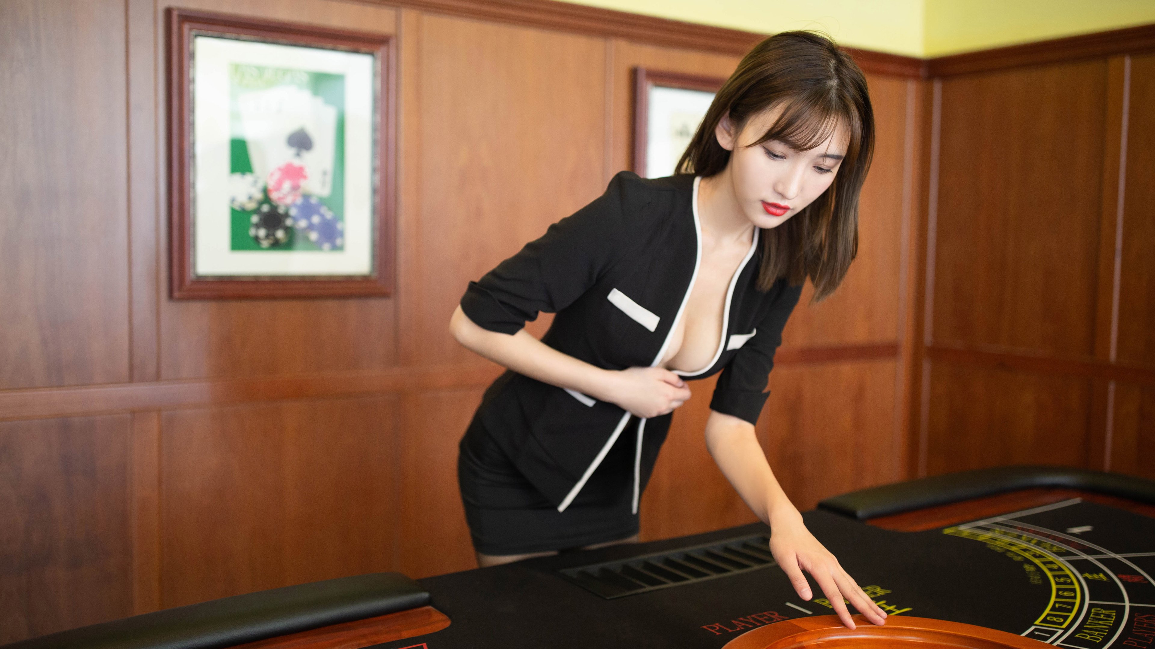 开云体育在线-神迹燃烧的夜晚，库里抢七连击，写下不朽定义