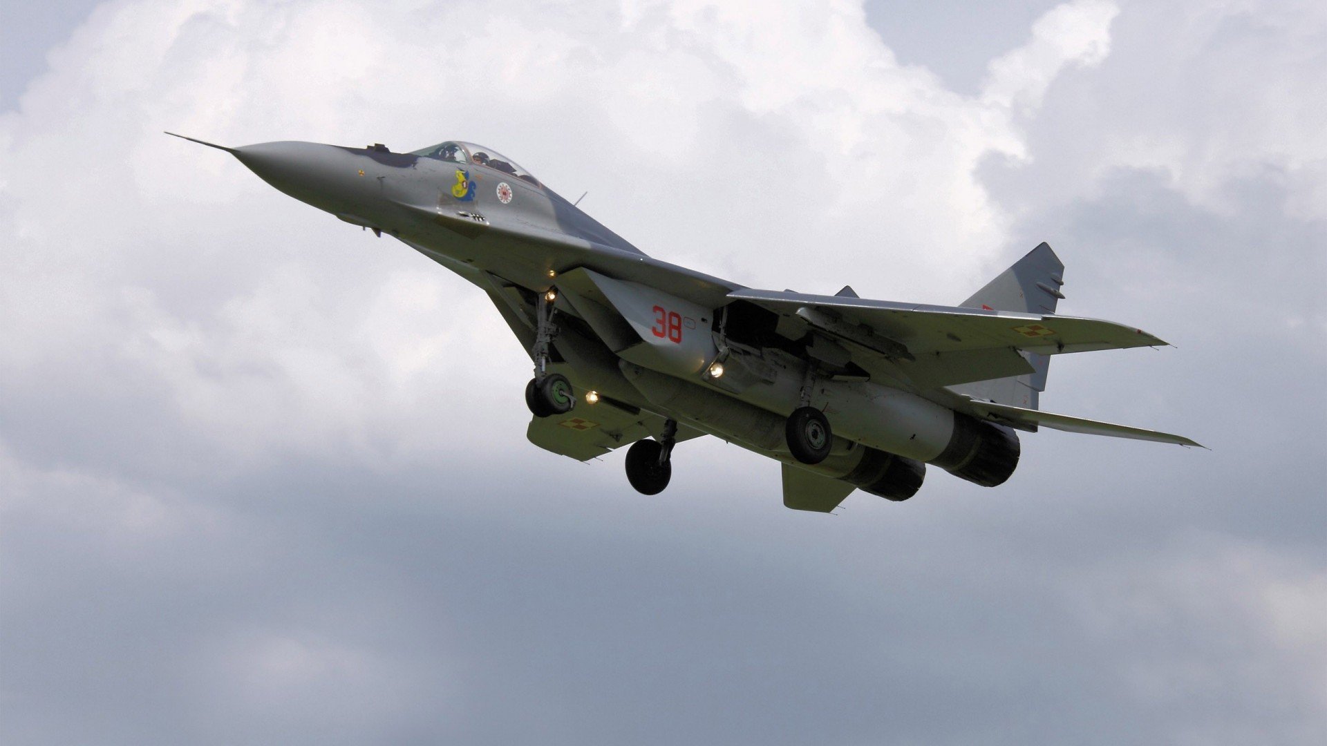 开云体育中国-球场上演古罗马征服战，克瓦拉茨赫利亚攻防统治，现代军团拿下喀麦隆